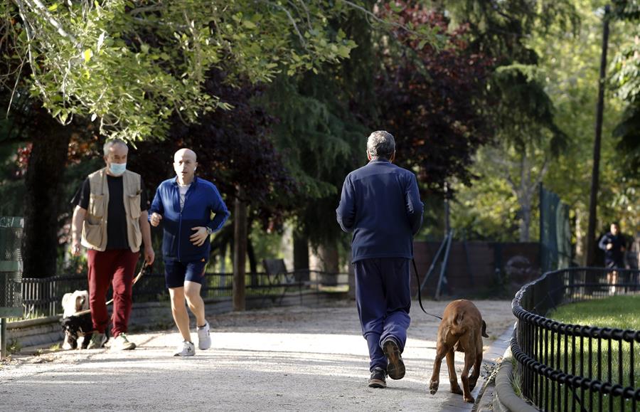 Madrid reabre parques pequeños y mantiene cerrados 19 grandes