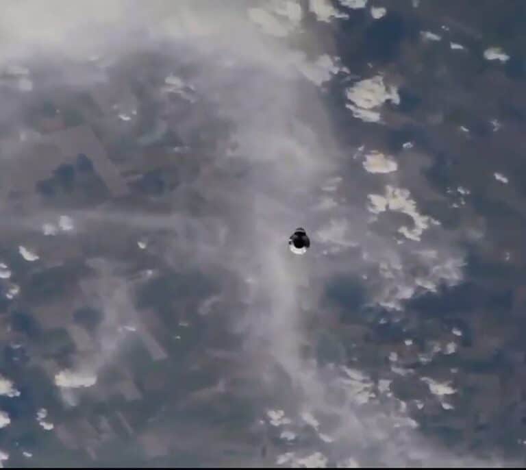 La nave 'Crew Dragon' de SpaceX llega a la Estación Espacial Internacional
