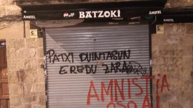 Realizan pintadas de "Sortu culpable" en una Herriko Taberna de Bilbao