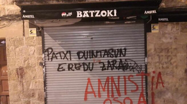 Pintada aparecida en el Batzoki del PNV en Durango en apoyo al preso de ETA Patxi Ruiz.