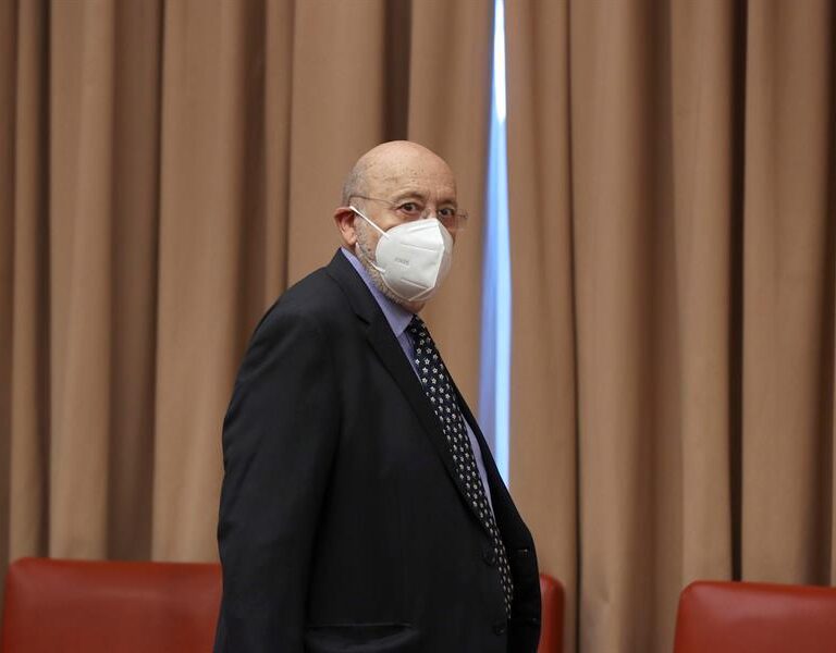 El consejo de Tezanos a los diputados: "No confíen ustedes en las encuestas"