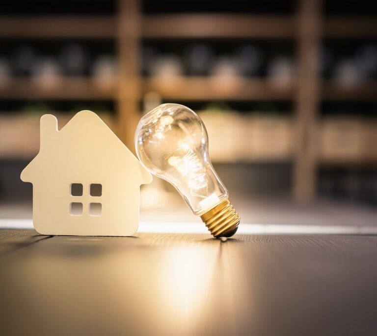 El precio de la luz este abril será un 59 % más caro que la media de los últimos ocho años