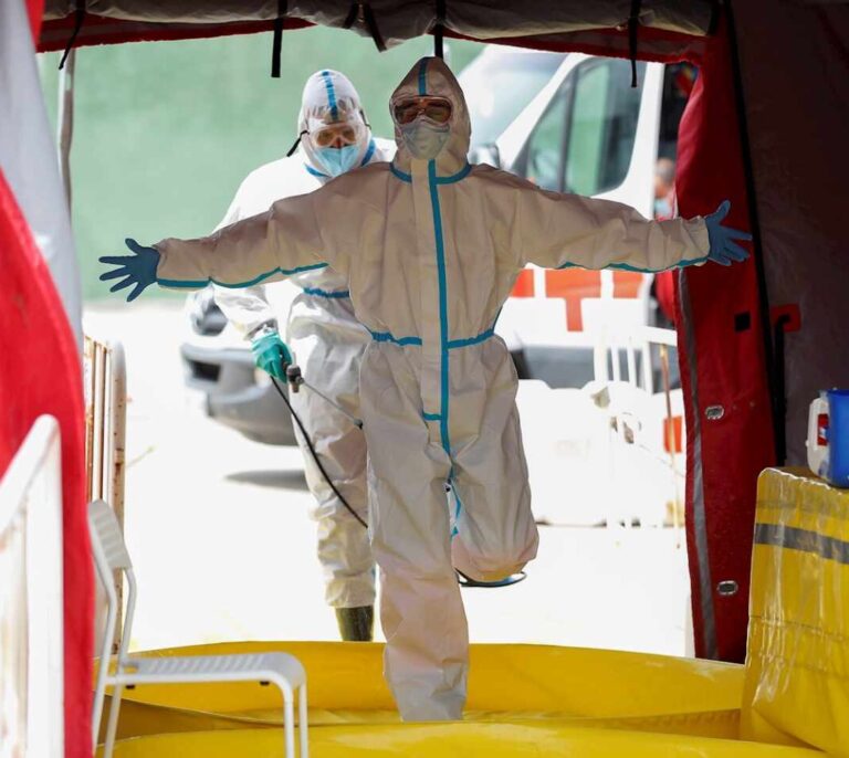 Los fallecidos diarios por coronavirus aumentan a 244 y suman ya 25.857