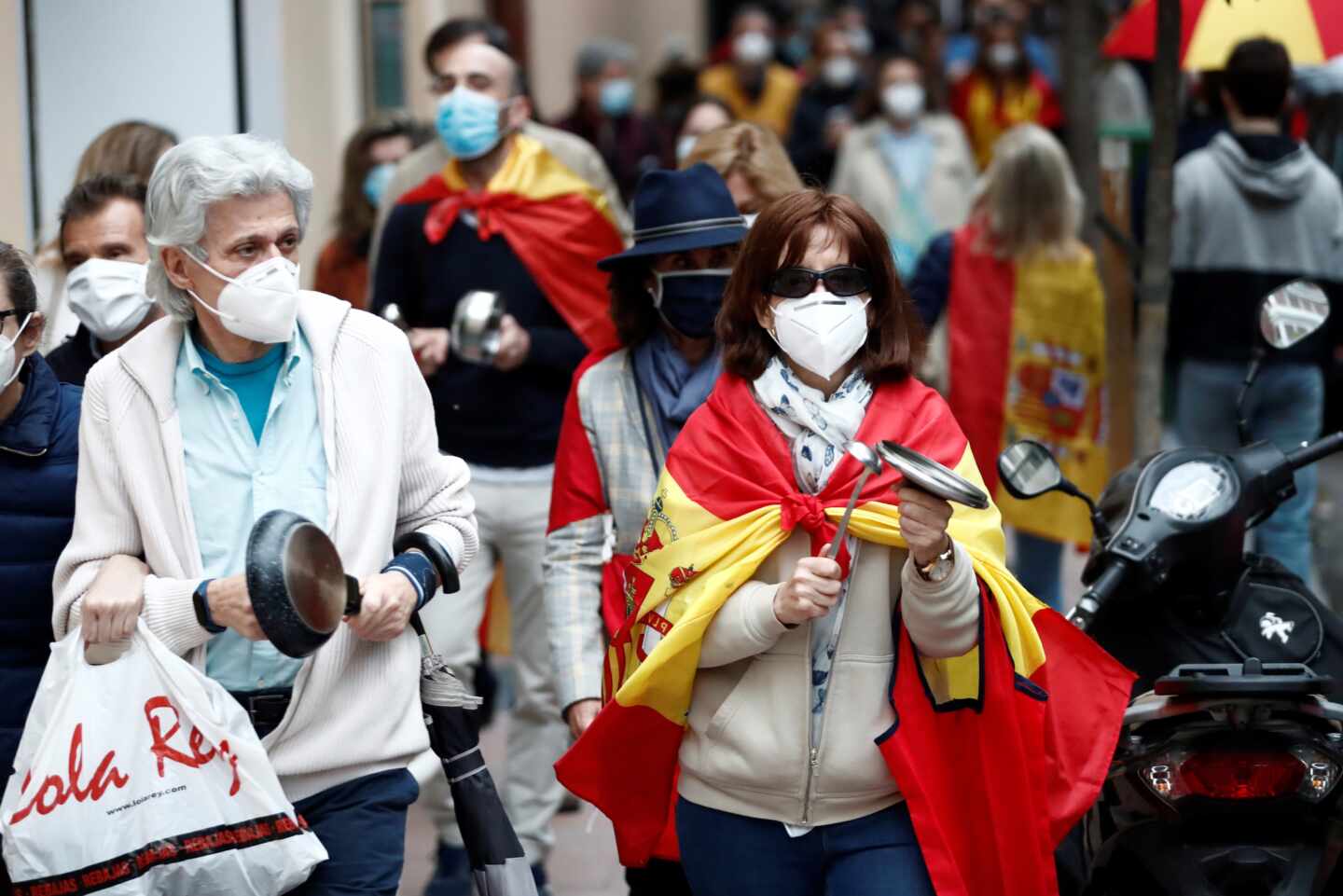 Las caceroladas contra el Gobierno se extienden por Madrid