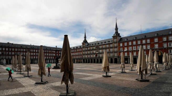 Madrid defiende que es compatible sacar barras y evitar aglomeraciones