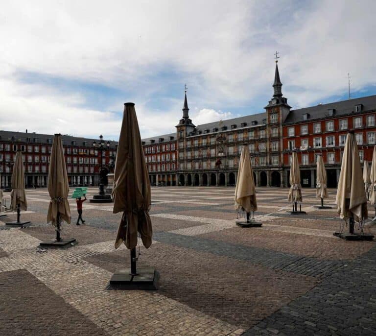 Los hosteleros de Madrid denuncian que el 40% de ellos  no han cobrado prestaciones