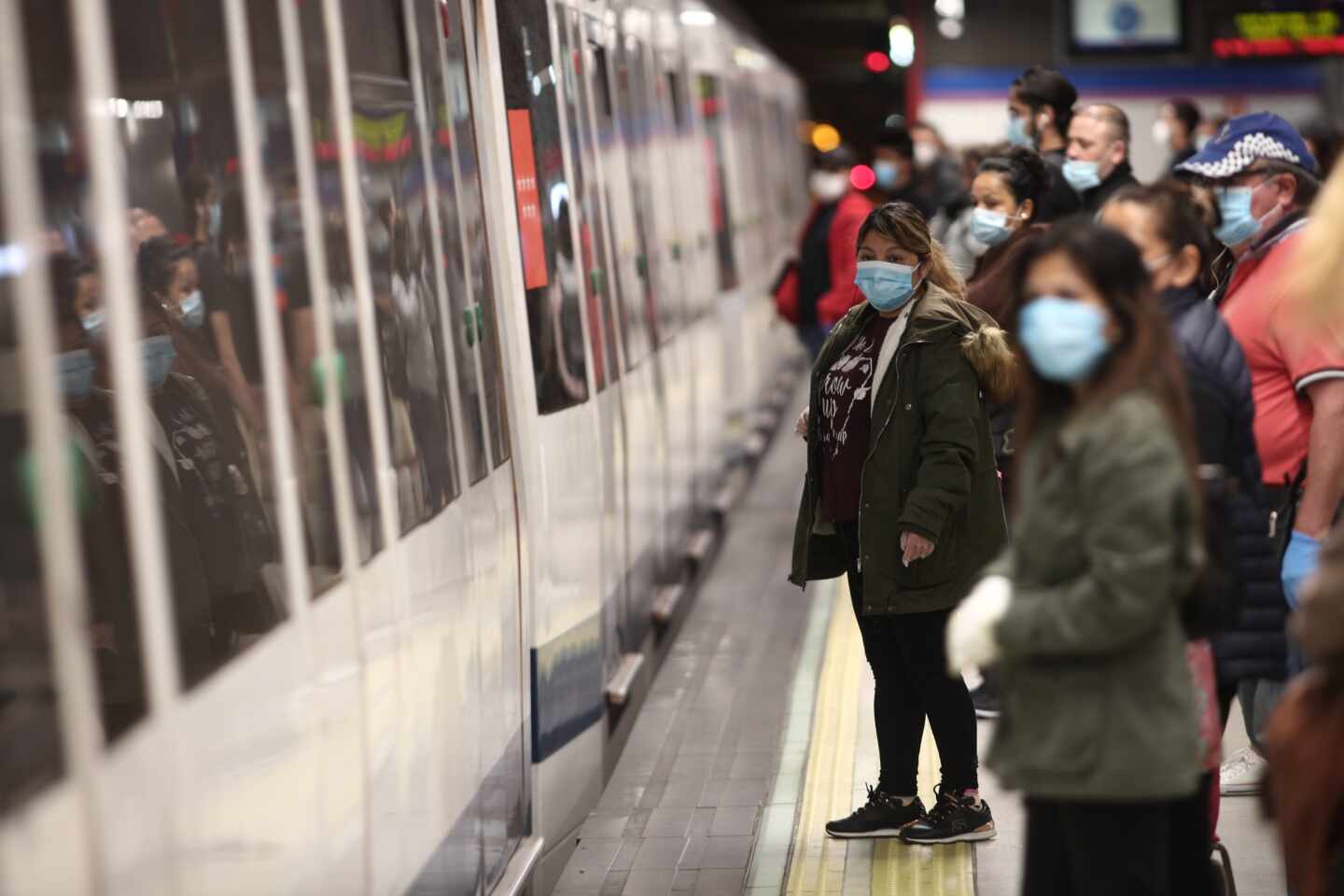 Técnicos de Madrid señalan el "hacinamiento" en el transporte público