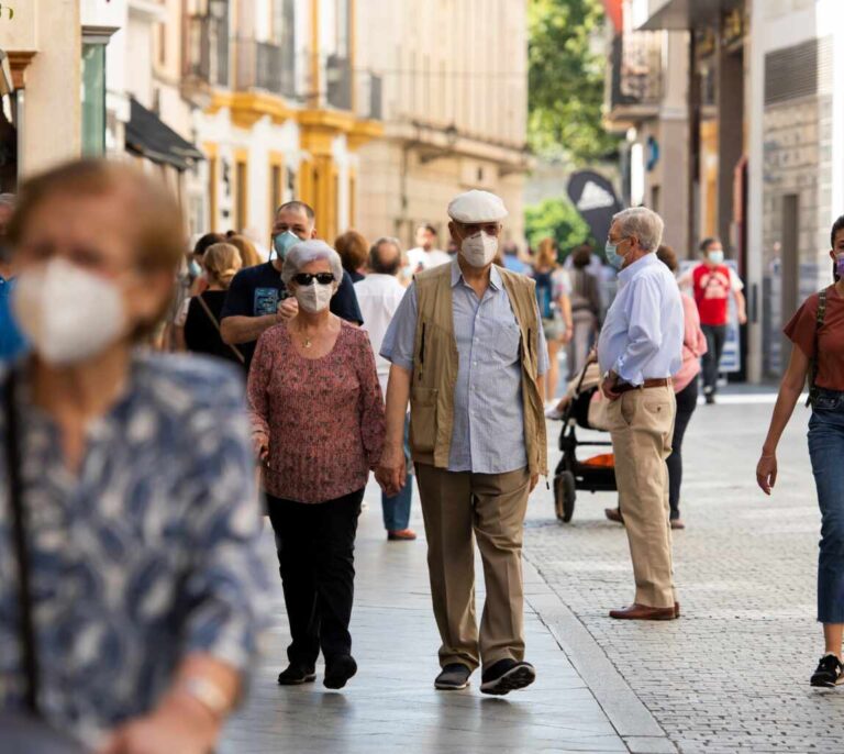 El 73% de los españoles pide mano dura para quien no lleve mascarilla en lugares públicos, según el CIS