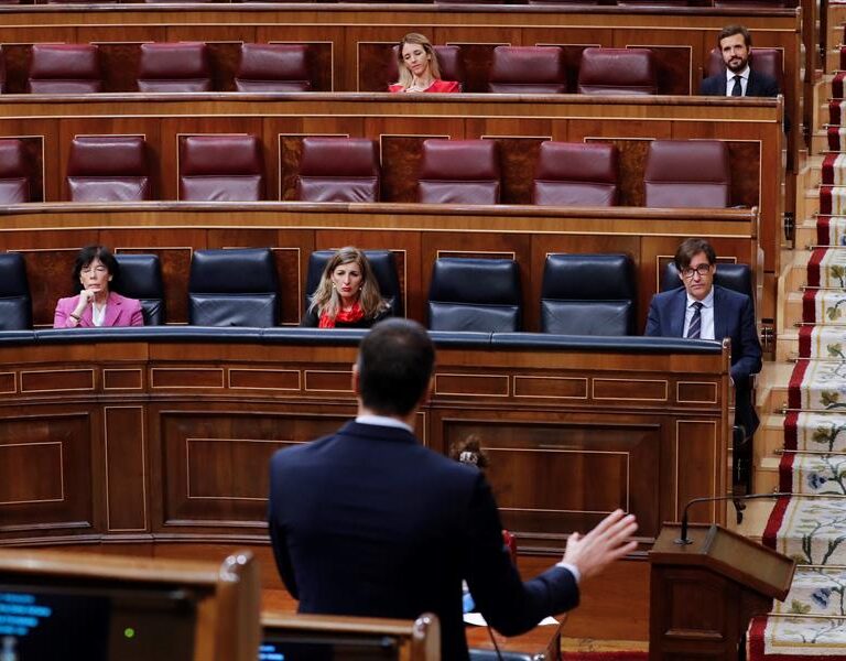 Casado vuela todos los puentes con Sánchez: "Hasta aquí hemos llegado"