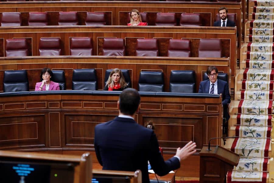 Casado vuela todos los puentes con Sánchez: "Hasta aquí hemos llegado"