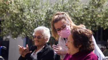 Vitalia Home crea un protocolo de seguridad para recuperar visitas de familiares en sus residencias de mayores