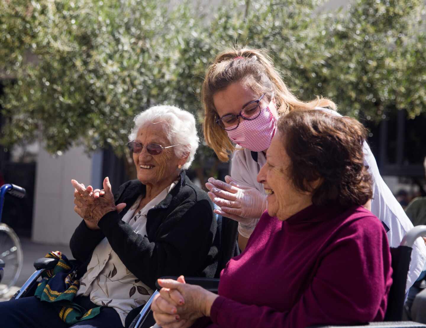Vitalia Home crea un protocolo de seguridad para recuperar visitas de familiares en sus residencias de mayores