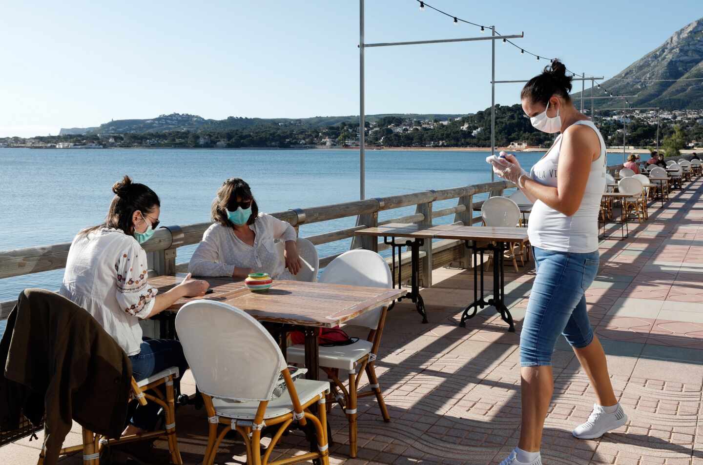 La Comunidad Valenciana impone el uso obligatorio de la mascarilla ante los brotes