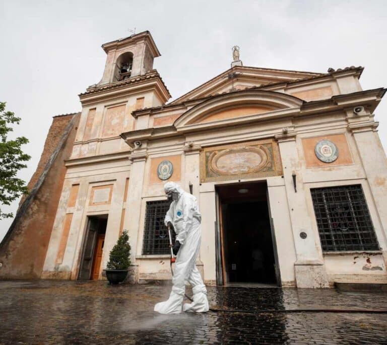 Italia registra 153 muertes en 24 horas, el dato más bajo de los últimos dos meses