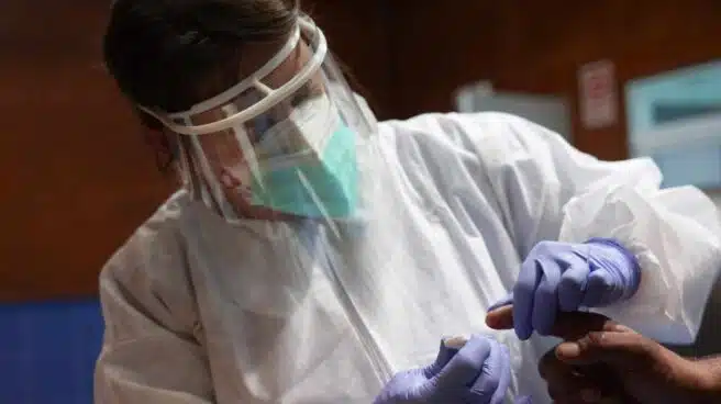 Nuevo récord con 1.888 casos en Galicia, que triplica en un mes el impacto del coronavirus