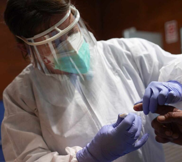 Un gen vinculado a la demencia duplica el riesgo de sufrir una infección grave de Covid-19