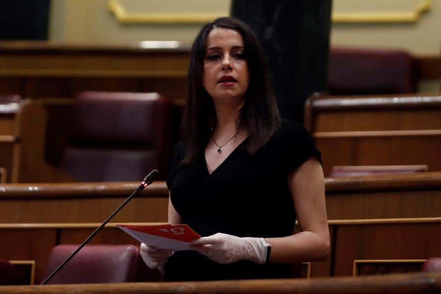 Arrimadas avisa de que su apoyo al estado de alarma "no es un sí" a Sánchez e Iglesias