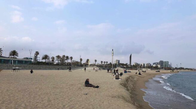 Barcelona prohibirá fumar en todas sus playas a partir de julio Playa de Barcelona.