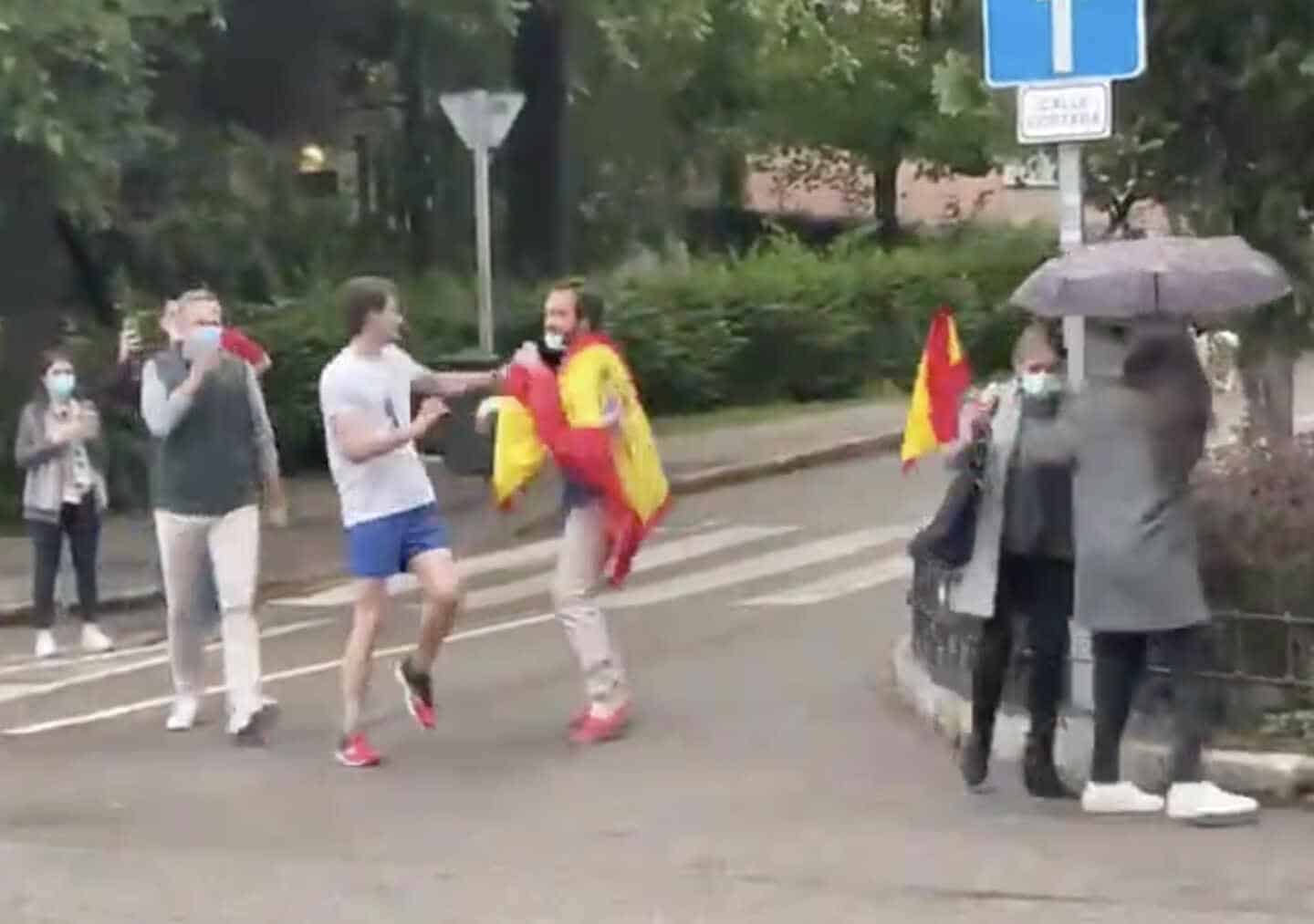 Tensión y alguna bofetada durante las protestas contra el Gobierno en Madrid