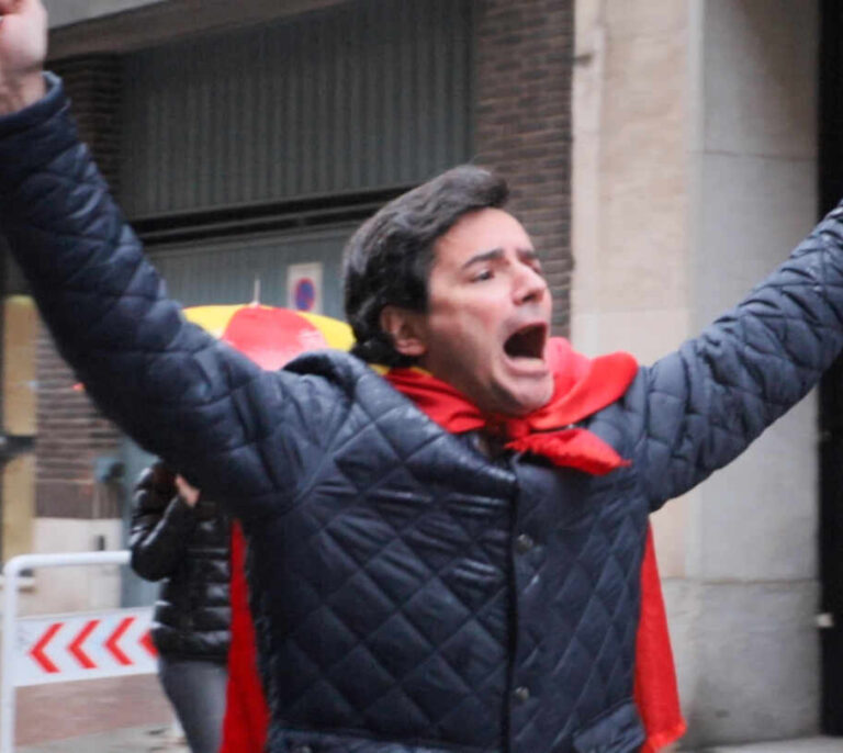 Nueva cacerolada en el barrio de Salamanca al grito de "¡Gobierno, dimisión!" y "¡Libertad!"