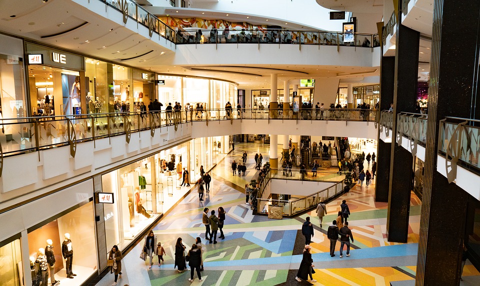 Los centros comerciales presionan para abrir el próximo lunes