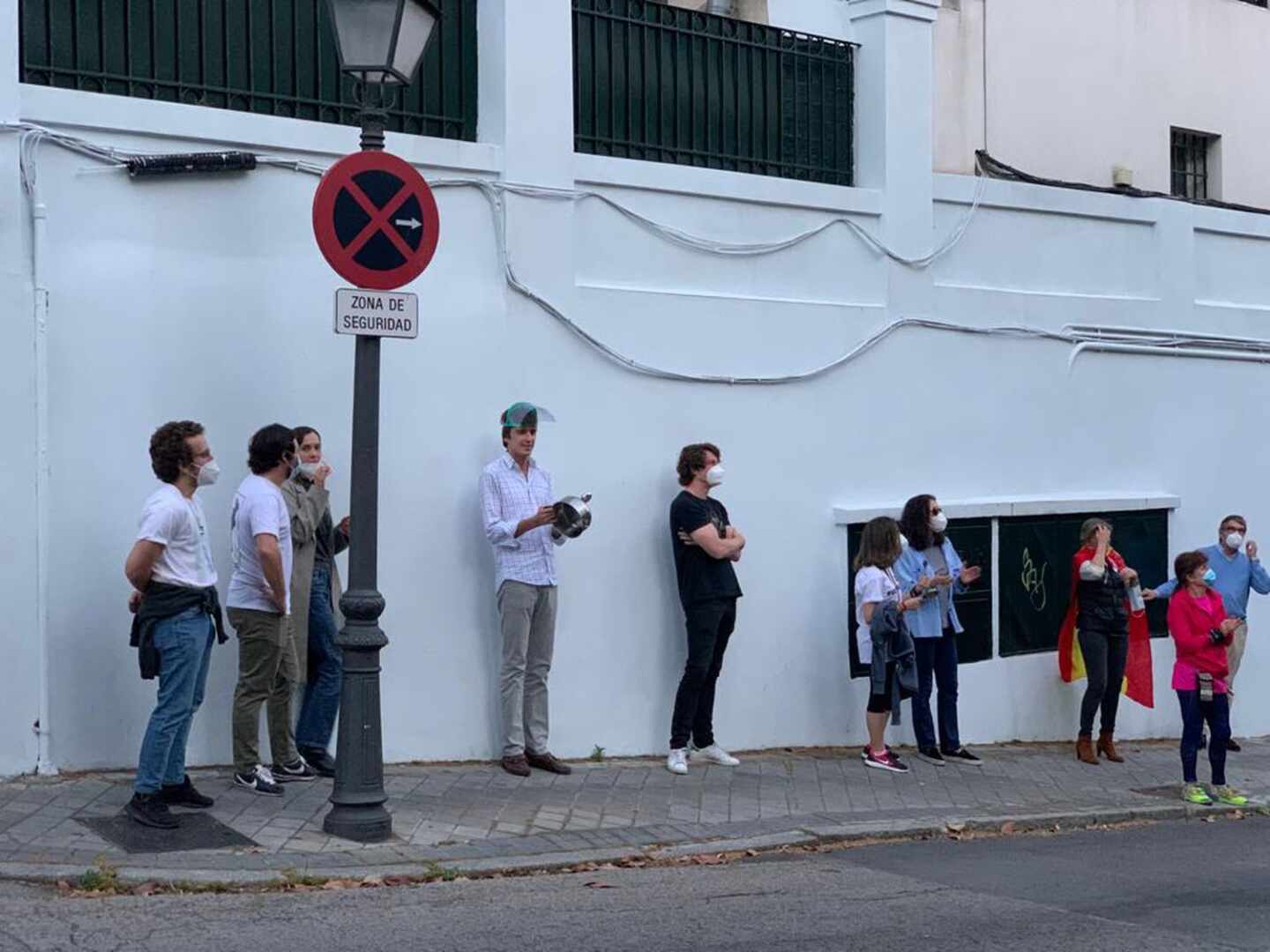 Los escraches frente a casas de políticos son legales si no hay amenazas ni coacciones