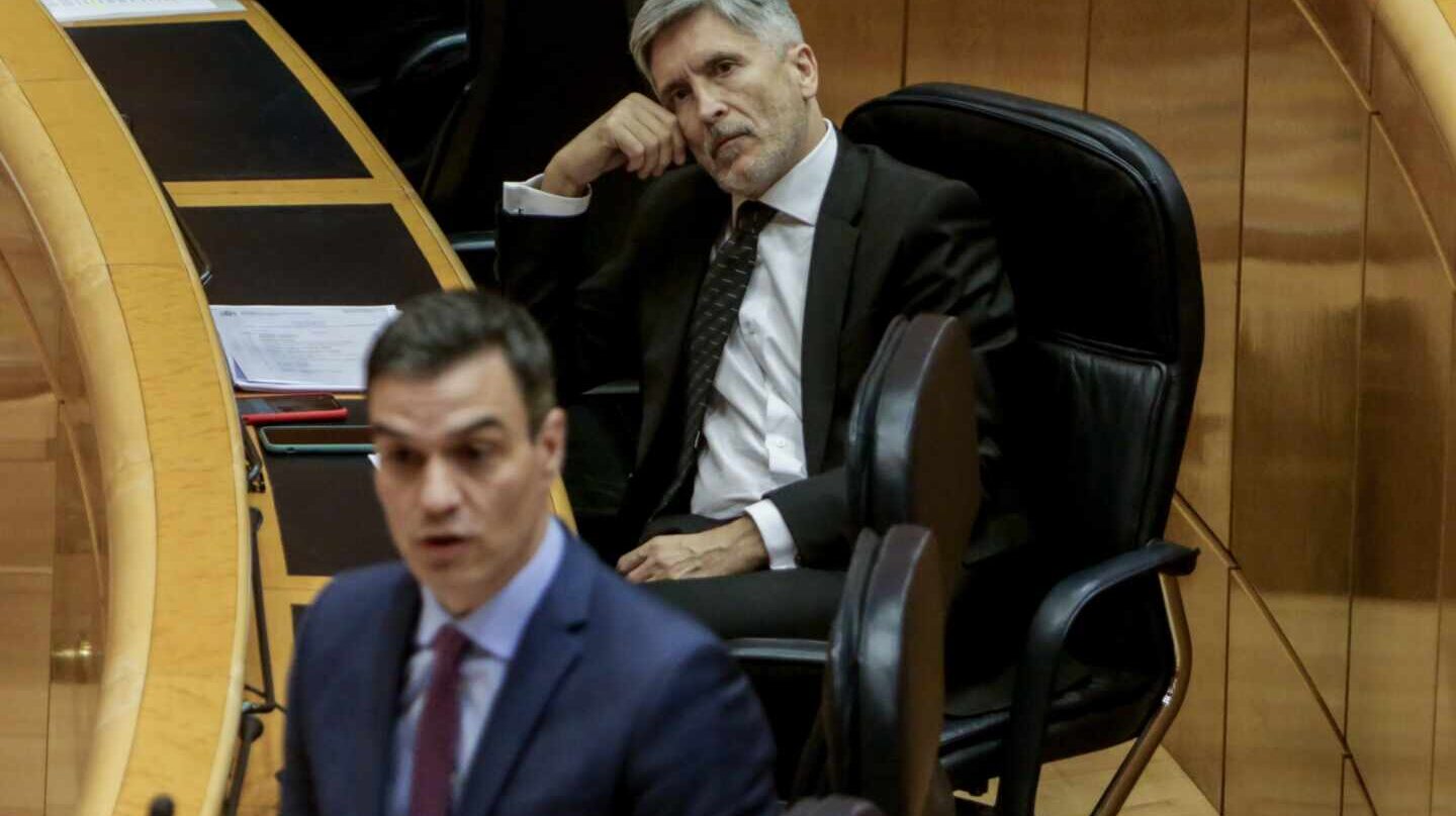 Pedro Sánchez y el ministro Grande-Marlaska, en un pleno del Senado.