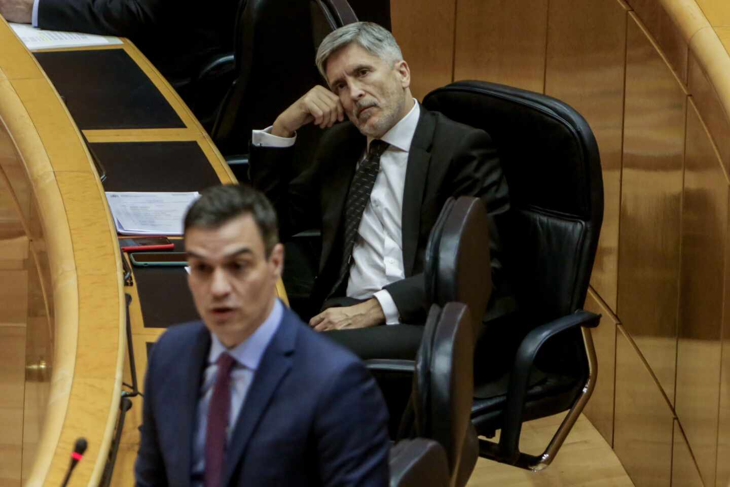 Pedro Sánchez y el ministro Grande-Marlaska, en un pleno del Senado.