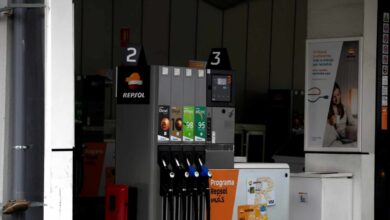 Ómicron hunde un 14% al petróleo y arroja más incertidumbre a los precios de los carburantes