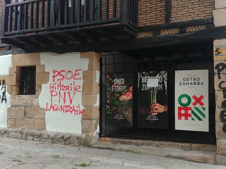 ATA acusa a Bildu de "tibia" en su apoyo al preso de ETA: "Un escaño es más importante"