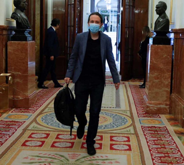 El juez apunta a que Pablo Iglesias pudo cometer dos delitos por el 'caso Dina'