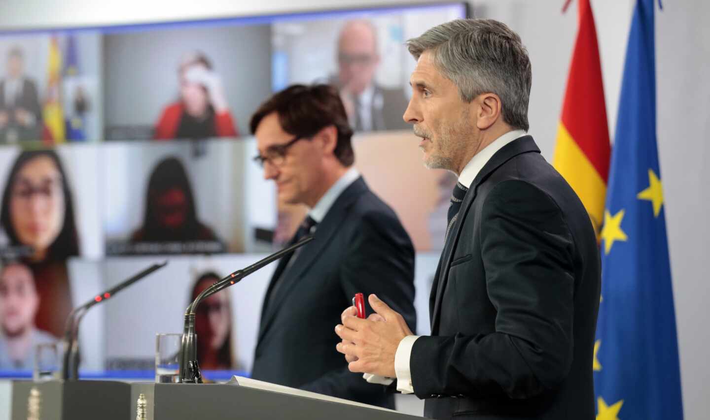 Fernando Grande-Marlaska, junto al ministro de Sanidad, en una comparecencia en La Moncloa.