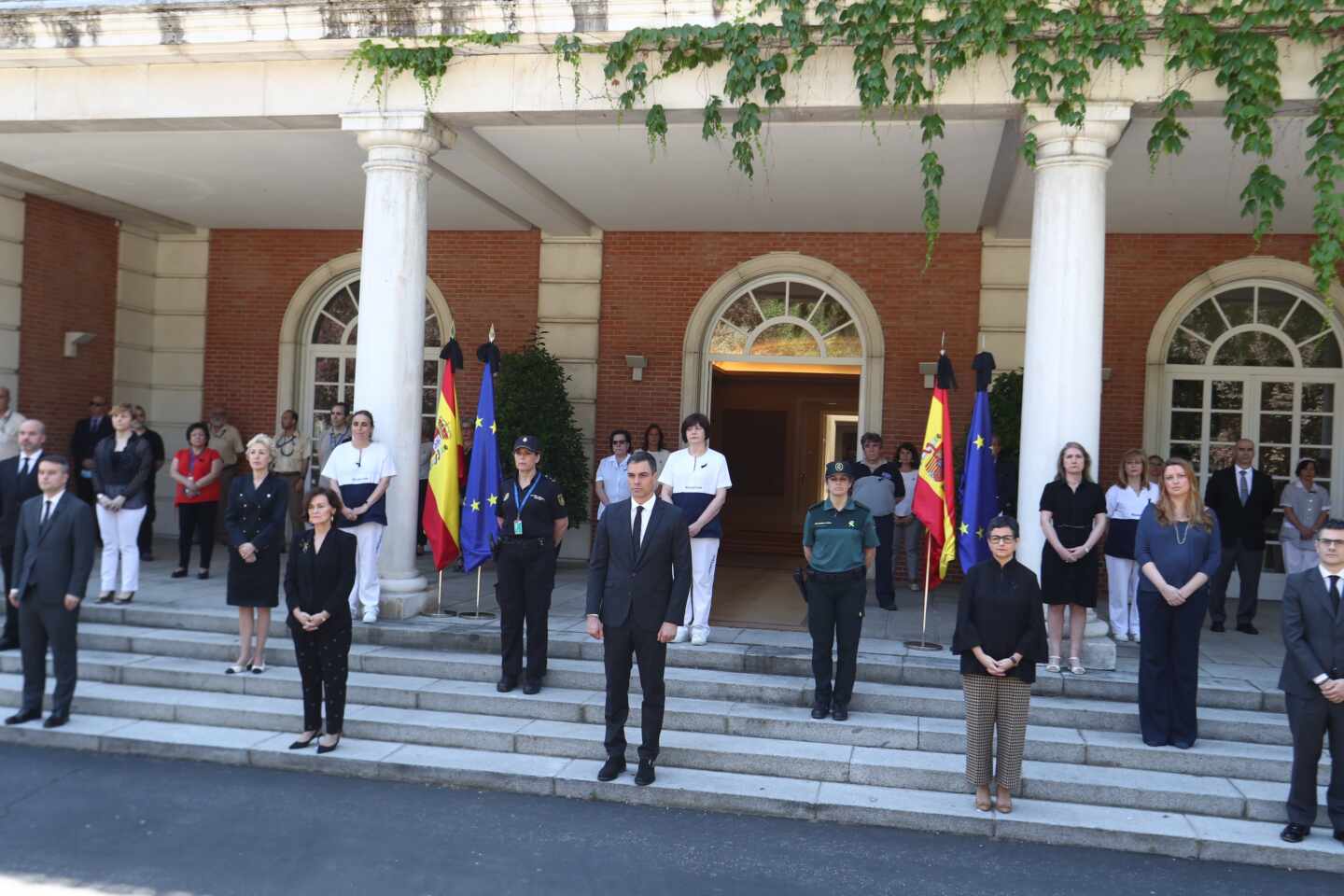 España guarda un minuto de silencio por las víctimas mortales del Covid-19