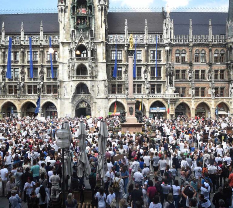 Más de 3.000 personas vuelven a entremezclarse en Múnich para protestar contra las restricciones