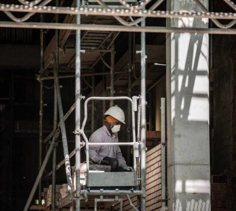 El Gobierno permite las reformas en las viviendas vacías y en los locales cerrados