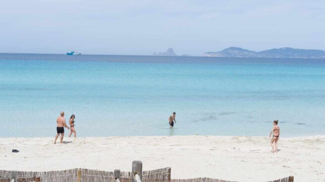 Coronavirus en Baleares: retraso del toque de queda a las 23 horas Playa de Formentera durante la fase 1