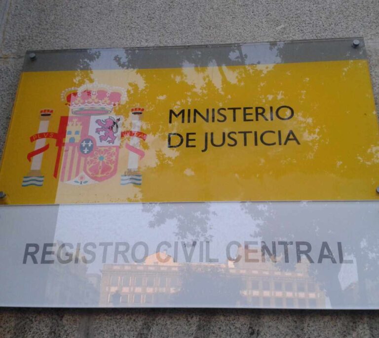 Un positivo por coronavirus desata la alarma en el Registro Civil Central