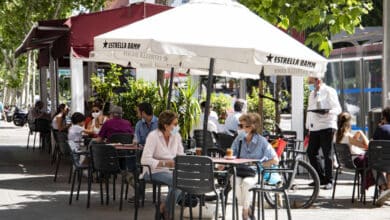 Odisea para conseguir una reserva en terraza: "Estamos llenos hasta mediados de junio"