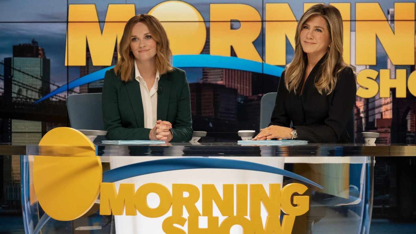 De 'Atípico' a 'The Morning Show': series para ver durante el puente de mayo