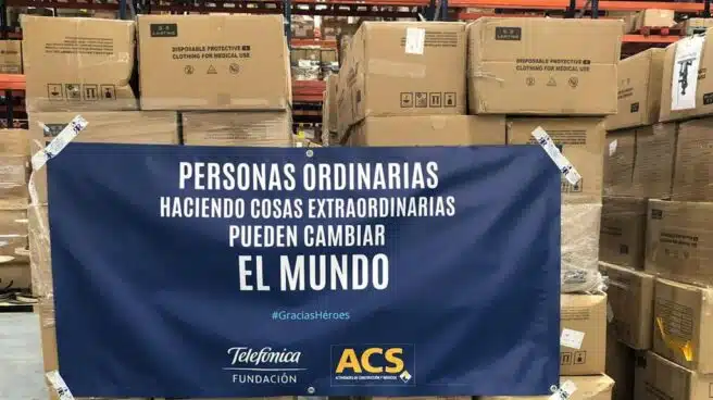 ACS y Telefónica traen de  China más de 200.000 "buzos" para el personal sanitario de toda España