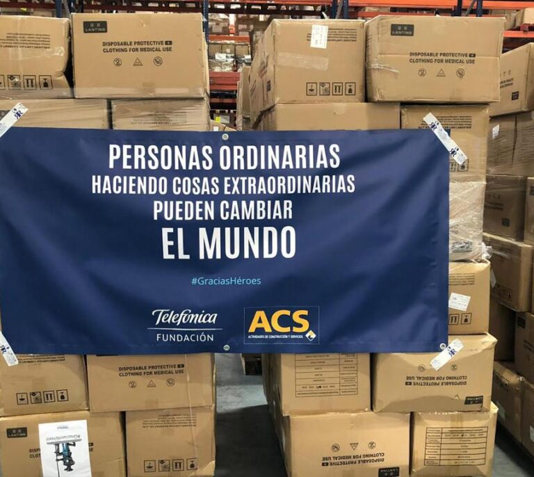 ACS y Telefónica traen de  China más de 200.000 "buzos" para el personal sanitario de toda España
