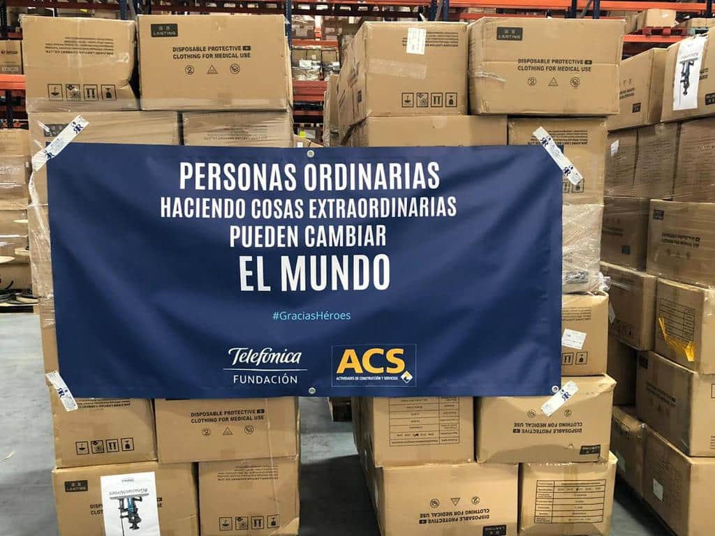 ACS y Telefónica traen de  China más de 200.000 "buzos" para el personal sanitario de toda España