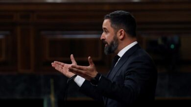 Abascal anuncia manifestaciones en coche contra Sánchez y no descarta una moción de censura