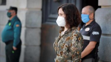 Podemos pide suspender la condición de diputada de Ayuso por su apartahotel