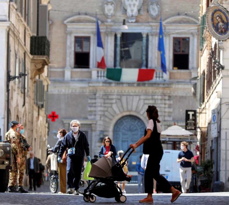 Italia reduce las muertes en 24 horas pero roza ya las 30.000 desde el inicio de la pandemia