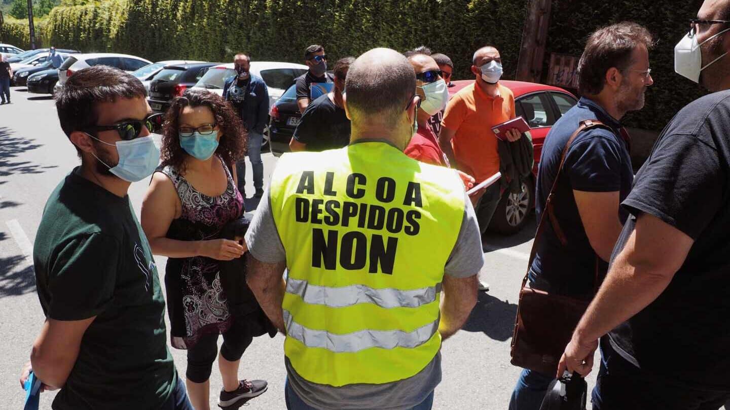 Trabajadores de la planta de Alcoa de San Cibrao, en Lugo.