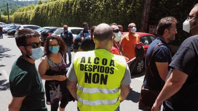 Trabajadores de la planta de Alcoa de San Cibrao, en Lugo.