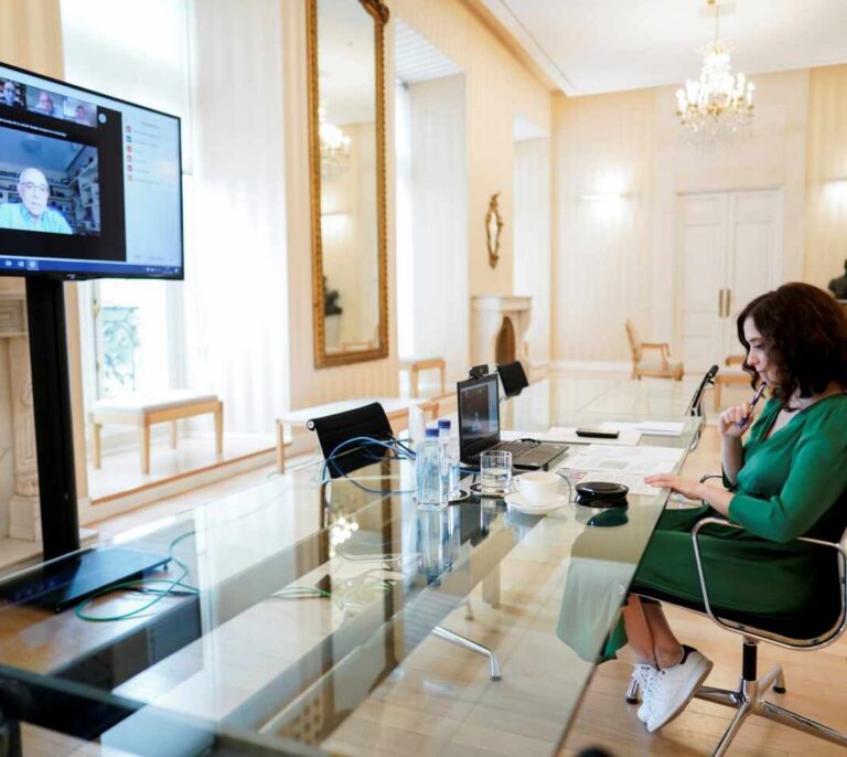 La cadena que aloja a Ayuso insiste en que no ha recibido ningún pago de la Comunidad