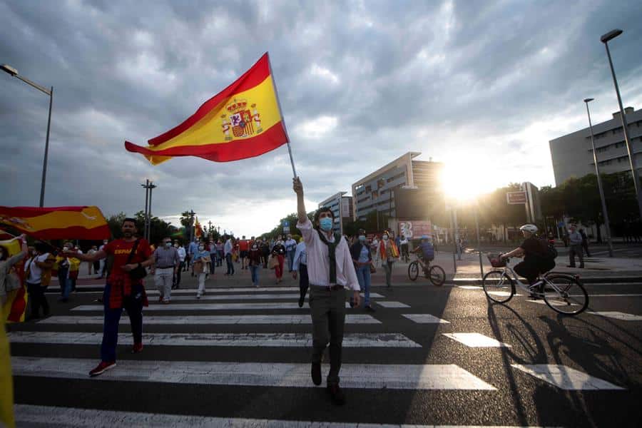 Las 'caceroladas' contra Sánchez se extienden desde Madrid a otras ciudades