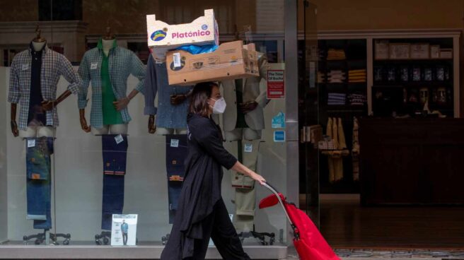 Segundo día de la Fase 1 de desescalada en el comercio de Sevilla